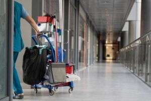 Czym się kierować wybierając firmę sprzątającą do współpracy?