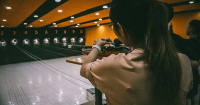 Moda na celność: Gwiazdy i celebryci, którzy pokochali strzelectwo sportowe